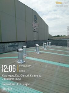 Instalasi turbin ventilator AJT 24 inch di pabrik PT Santos Jaya Abadi Kapal Api