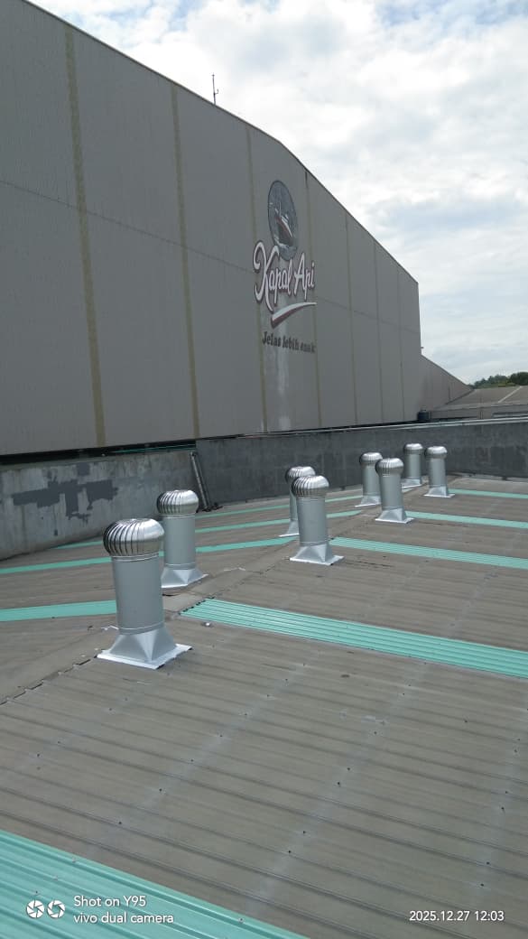 Instalasi turbin ventilator AJT 24 inch di pabrik PT Santos Jaya Abadi Kapal Api