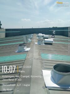 Instalasi turbin ventilator AJT 24 inch di pabrik PT Santos Jaya Abadi Kapal Api