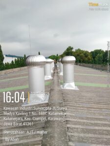 Instalasi turbin ventilator AJT 24 inch di pabrik PT Santos Jaya Abadi Kapal Api